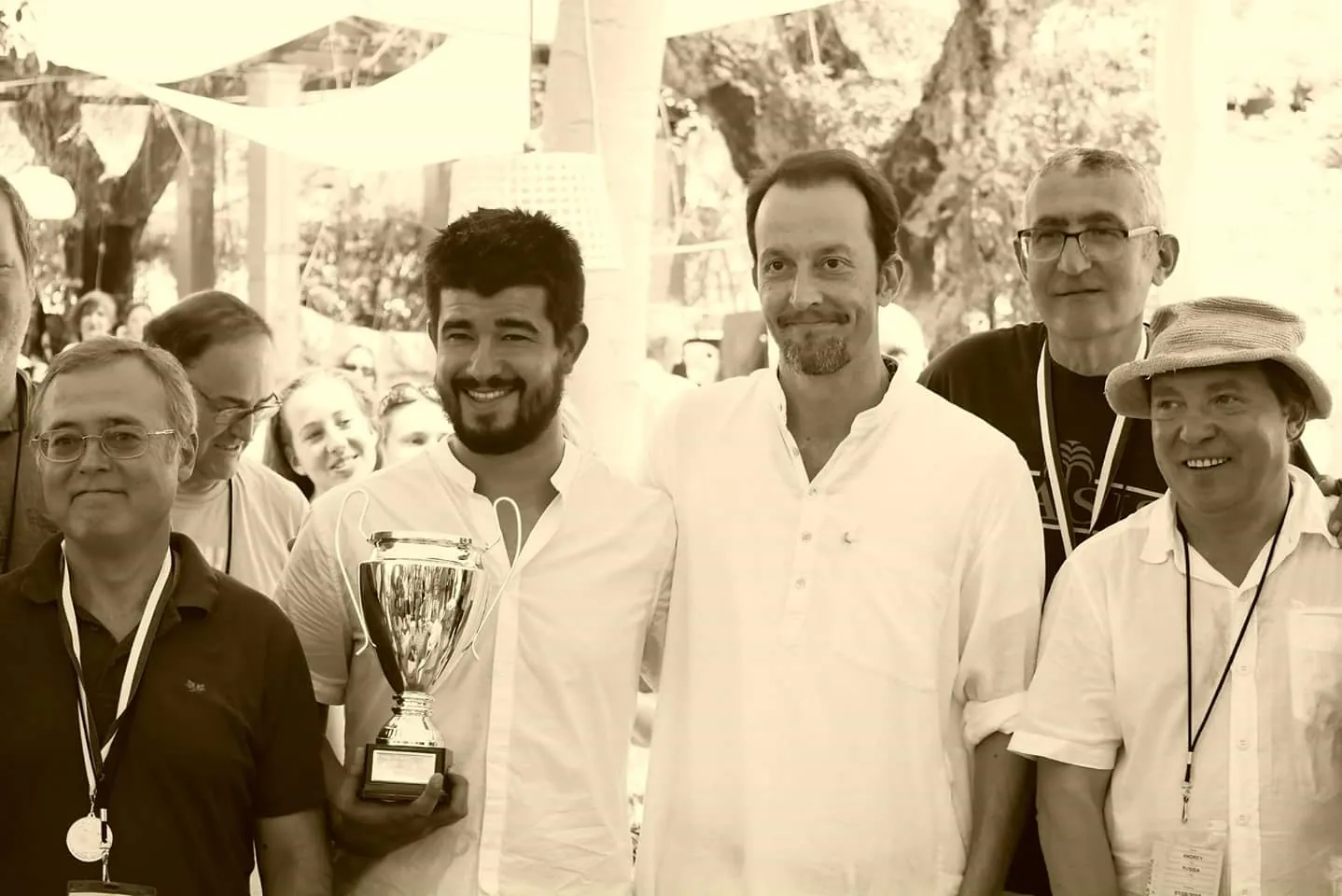 Groepsfoto van La Zahara 2015 met de kampioenen, in sepia